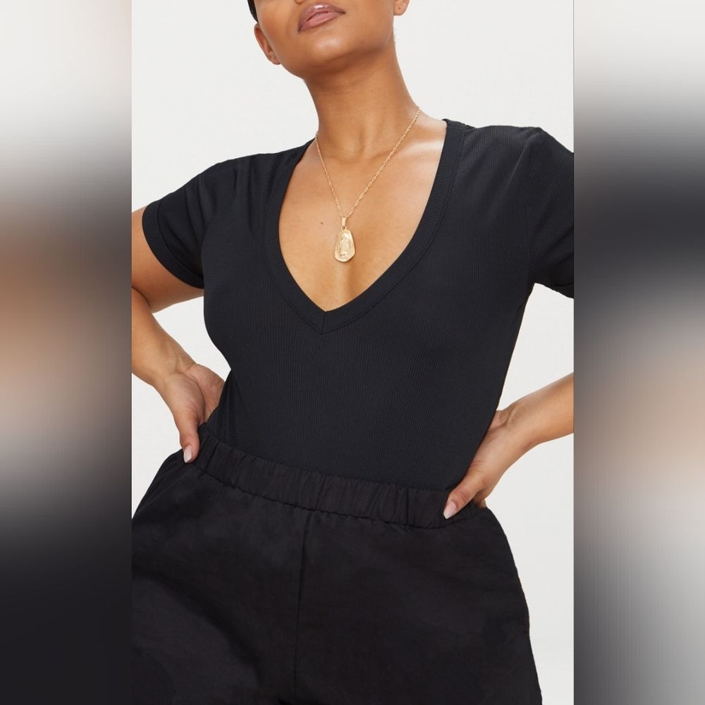 PRETTYLITTLE THING Plus Black‎ Ribbed Plunge Short Sleeve Bodysuit Size 18 NWT